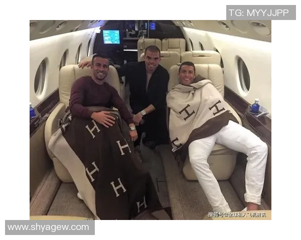 足球明星驾驶私人飞机展现奢华生活方式的精彩广告图片